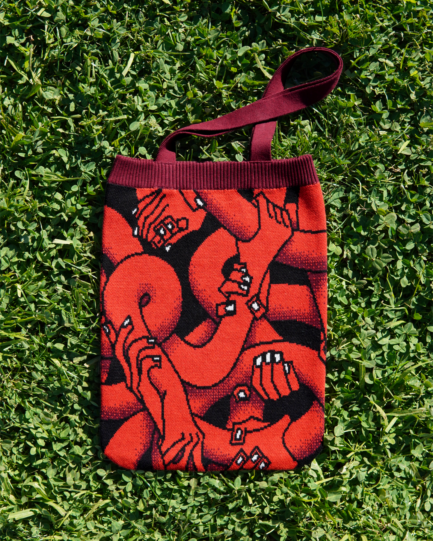 "Hand Tangle" Knitted Tote (red)